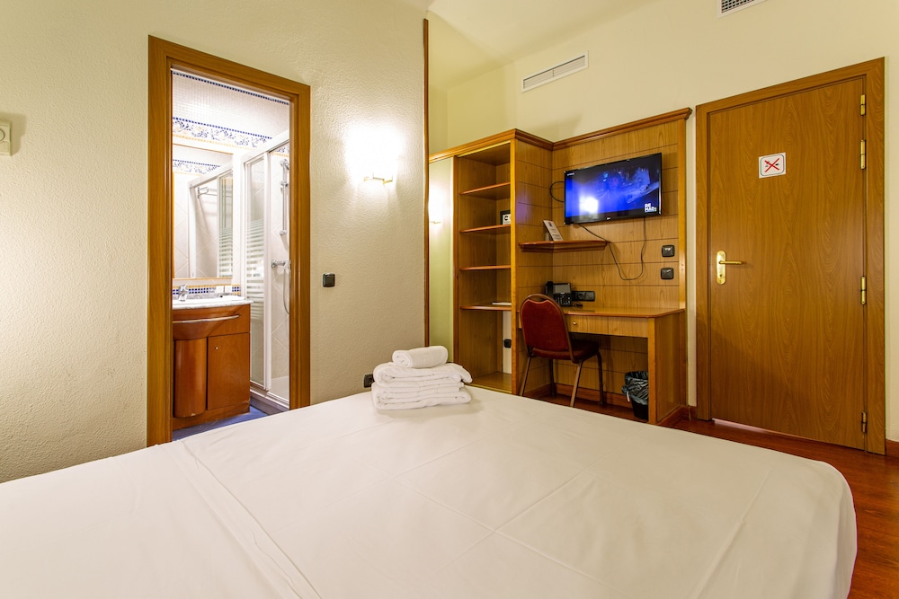 Double or Twin Room (Interior) - Photo 1