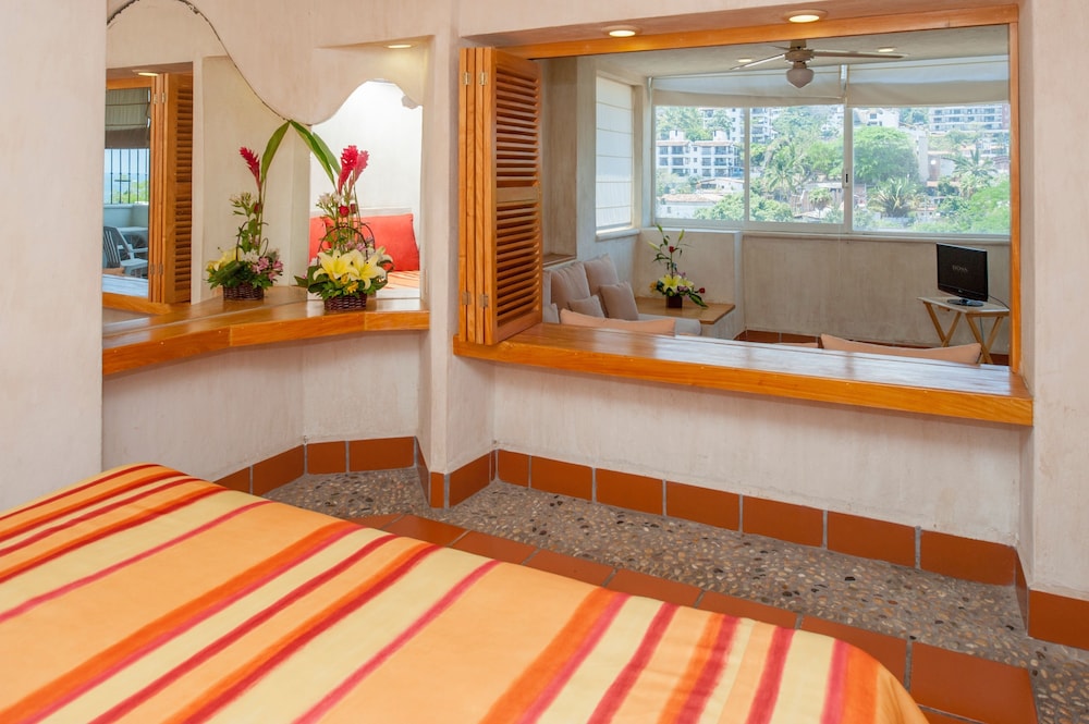 Suite - Photo 10