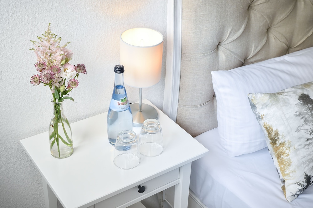 Standard Suite - Photo 8