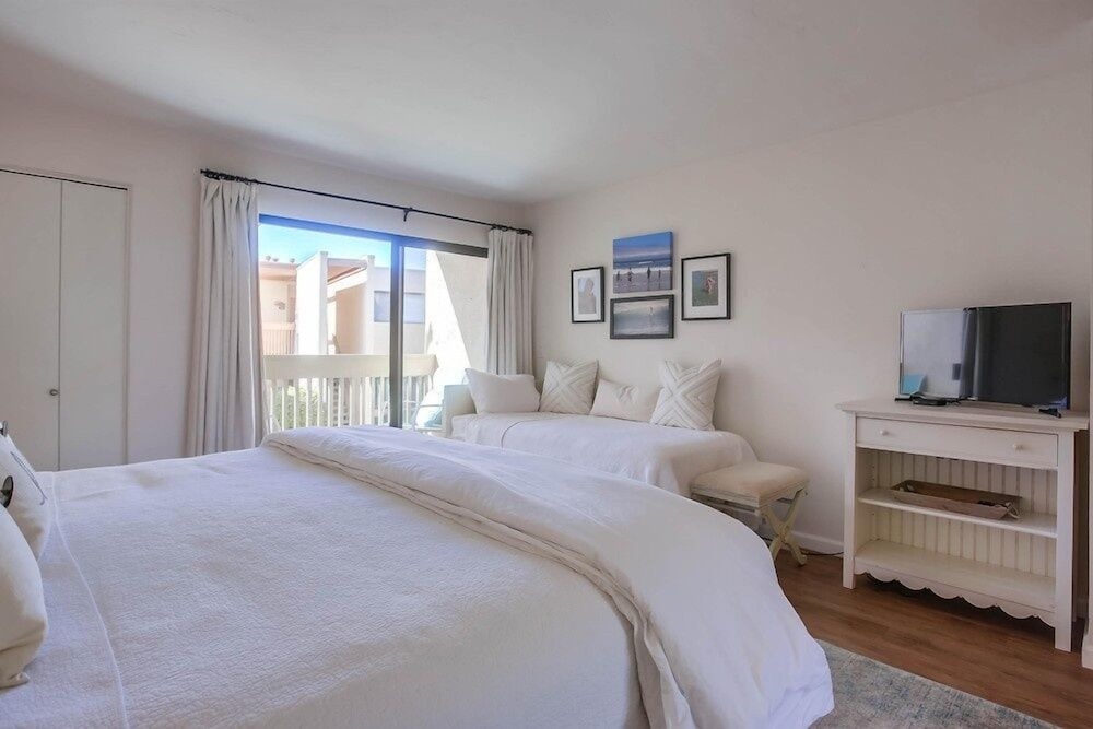 Condo, 2 Bedrooms photo 3