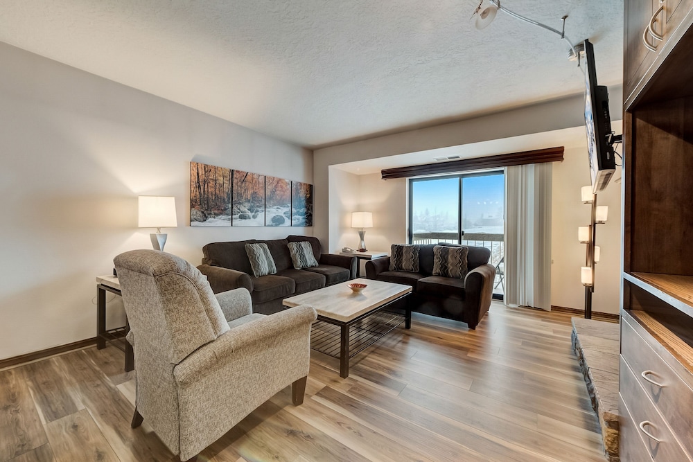 2 Bedroom Condominium - Photo 41