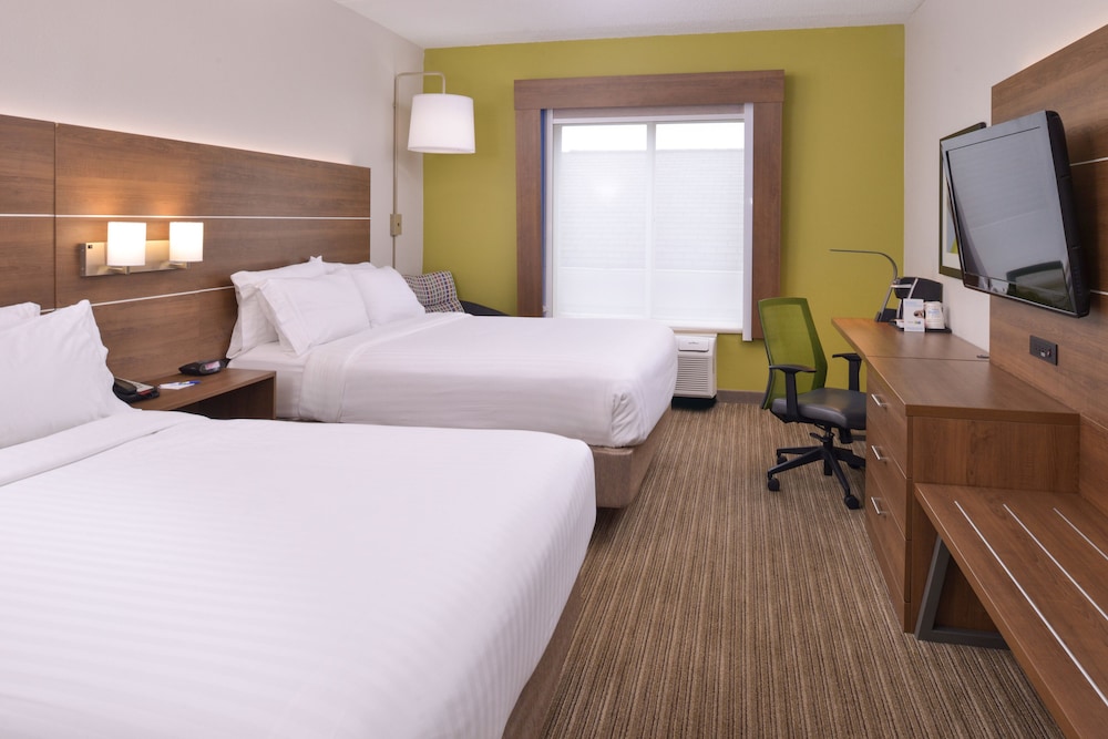 Standard Room, 2 Queen Beds - Photo 6
