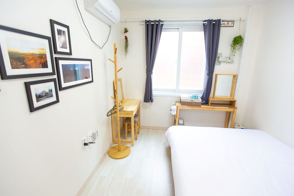 Private Double Room - En Suite photo 1