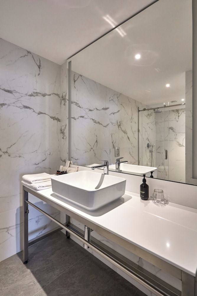 Skyloft Superior King Suite photo 2