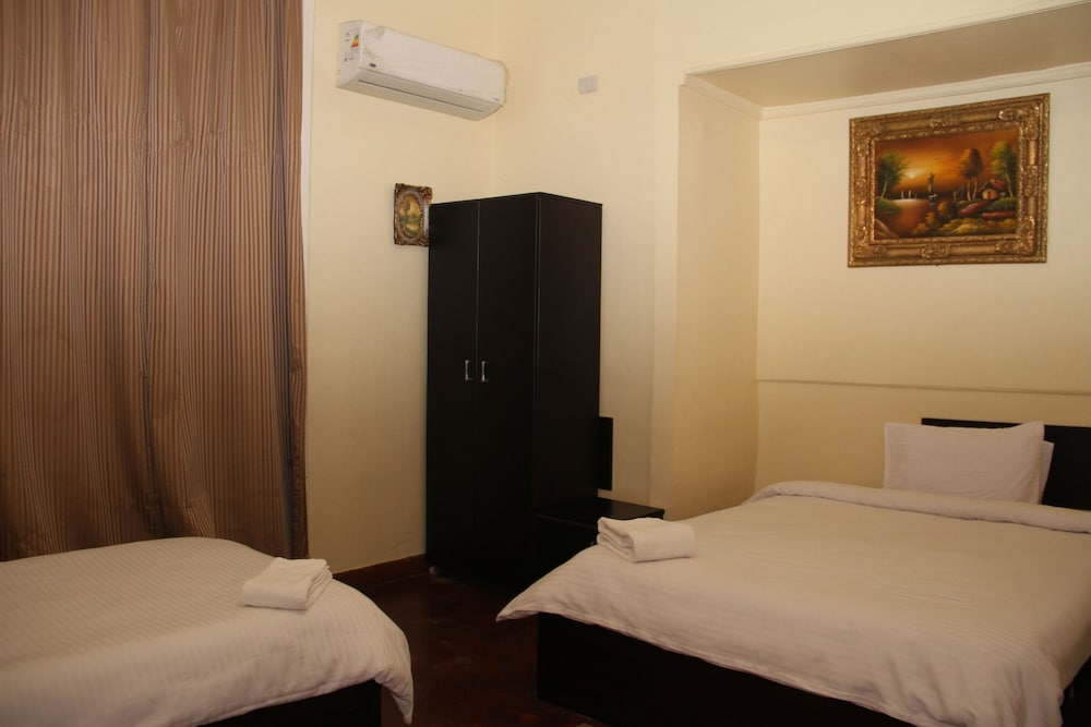 Quadruple Room, Private Bathroom - Photo 2