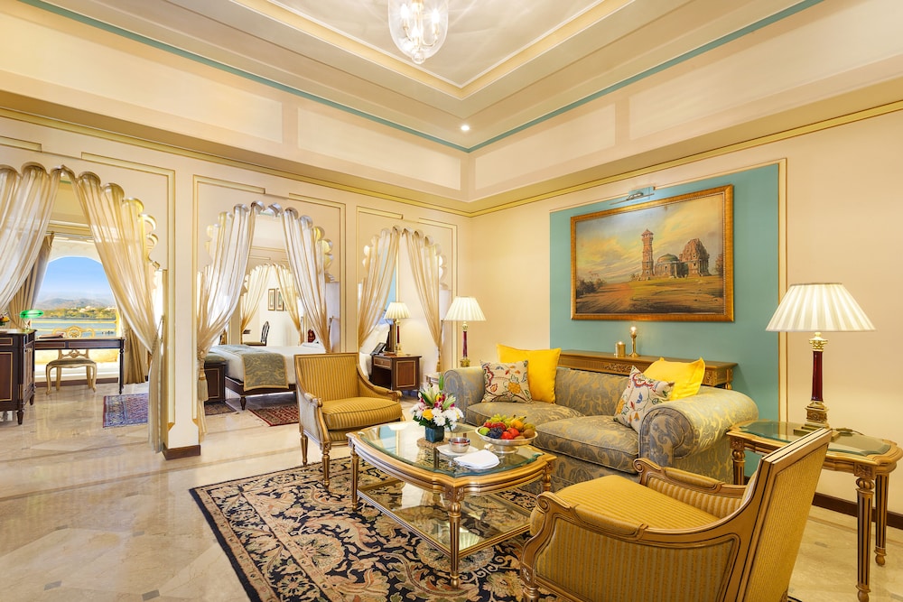 Grand Luxury Suite Courtyard View - Photo 2