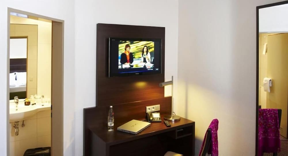 Standard Twin Room - Photo 4