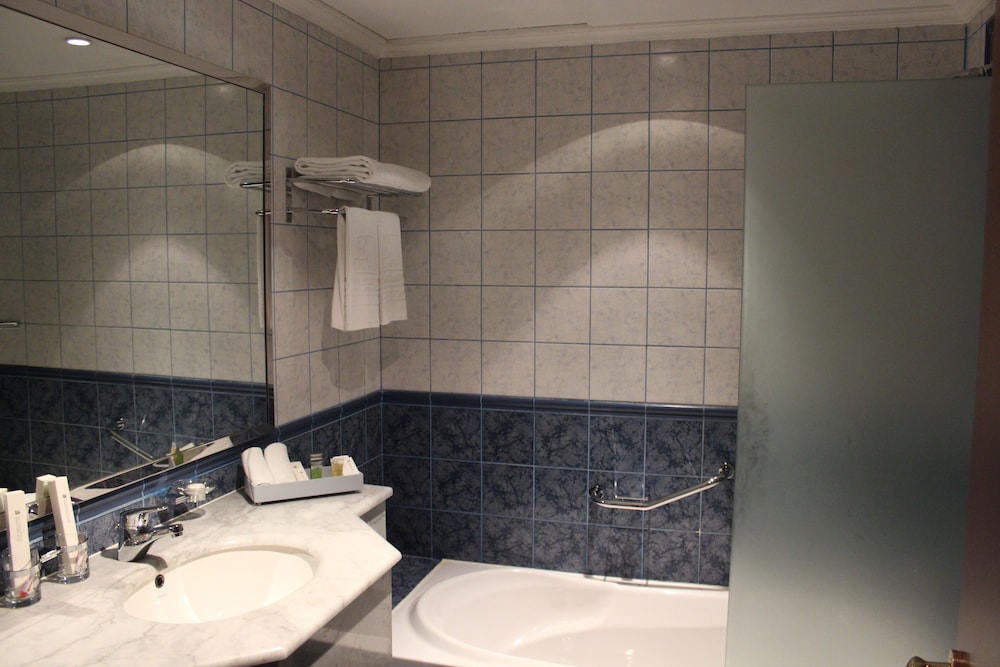 Junior Twin Room - Photo 10