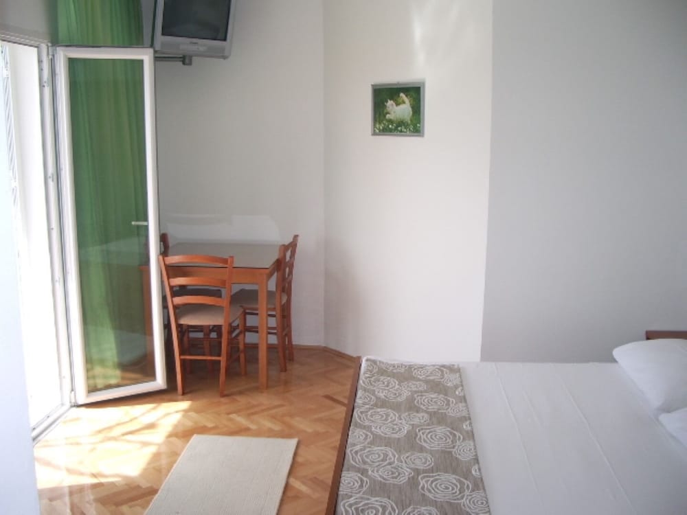 Studio (Josip Ii - 150 M From Beach With Free)