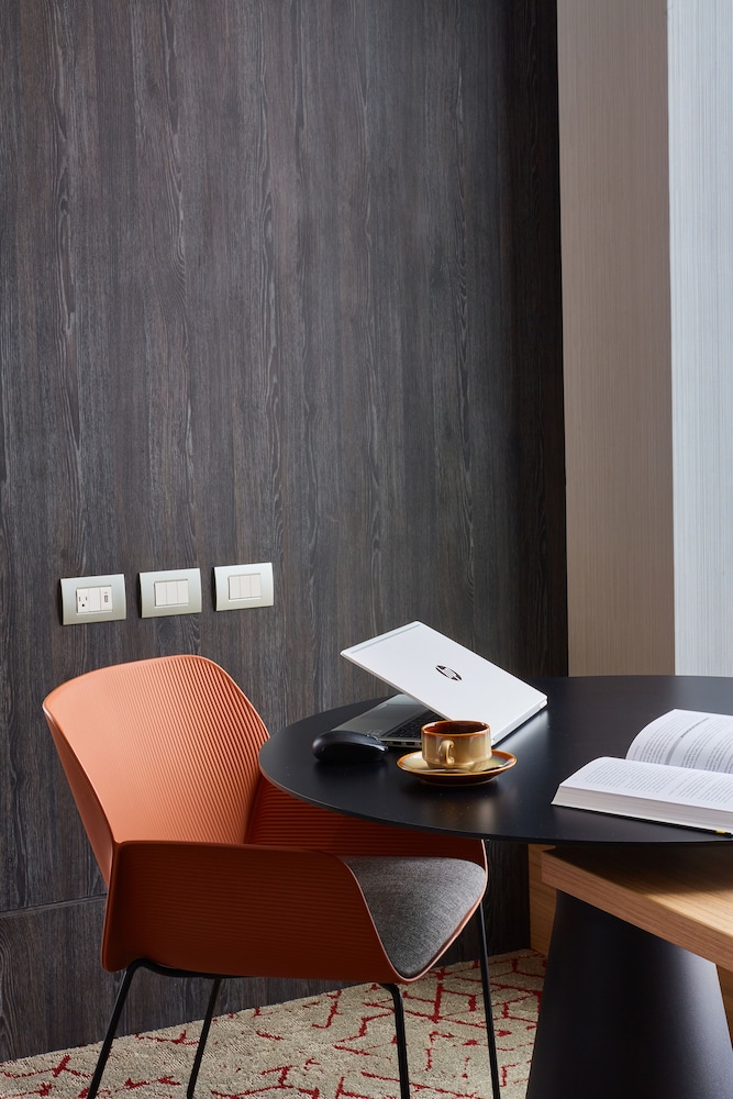 Junior Suite, 1 King Bed (Executive Lounge access) - Photo 3