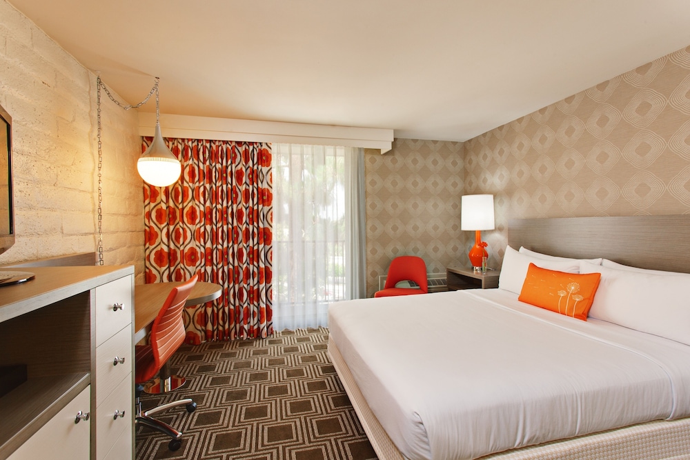 Deluxe Room, 1 King Bed (Deluxe King Accessible)