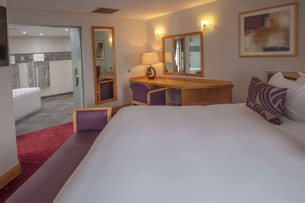 Executive Suite, 1 King Bed, Non Smoking, Jetted Tub - Photo 1