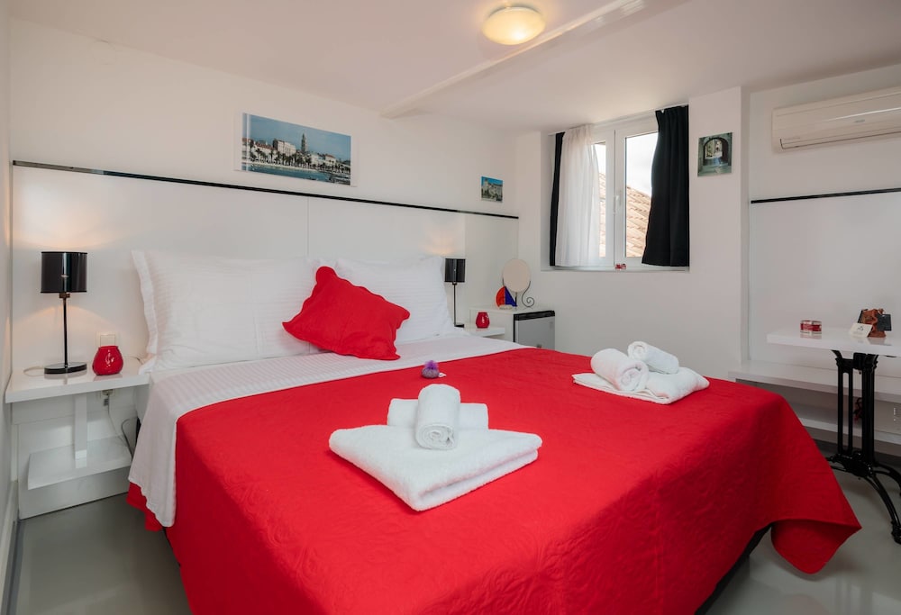 Double Room, Balcony, City View photo 3