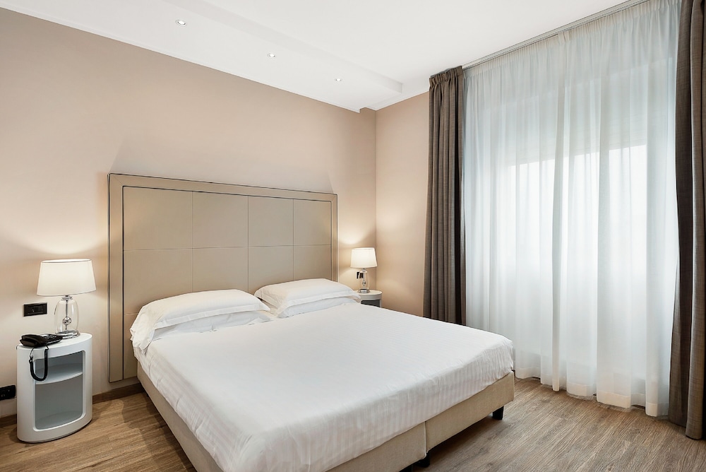 Superior Double Room Single Use, Partial Sea View