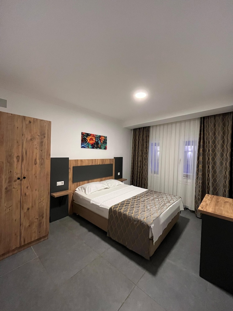 Deluxe Suite - Photo 3