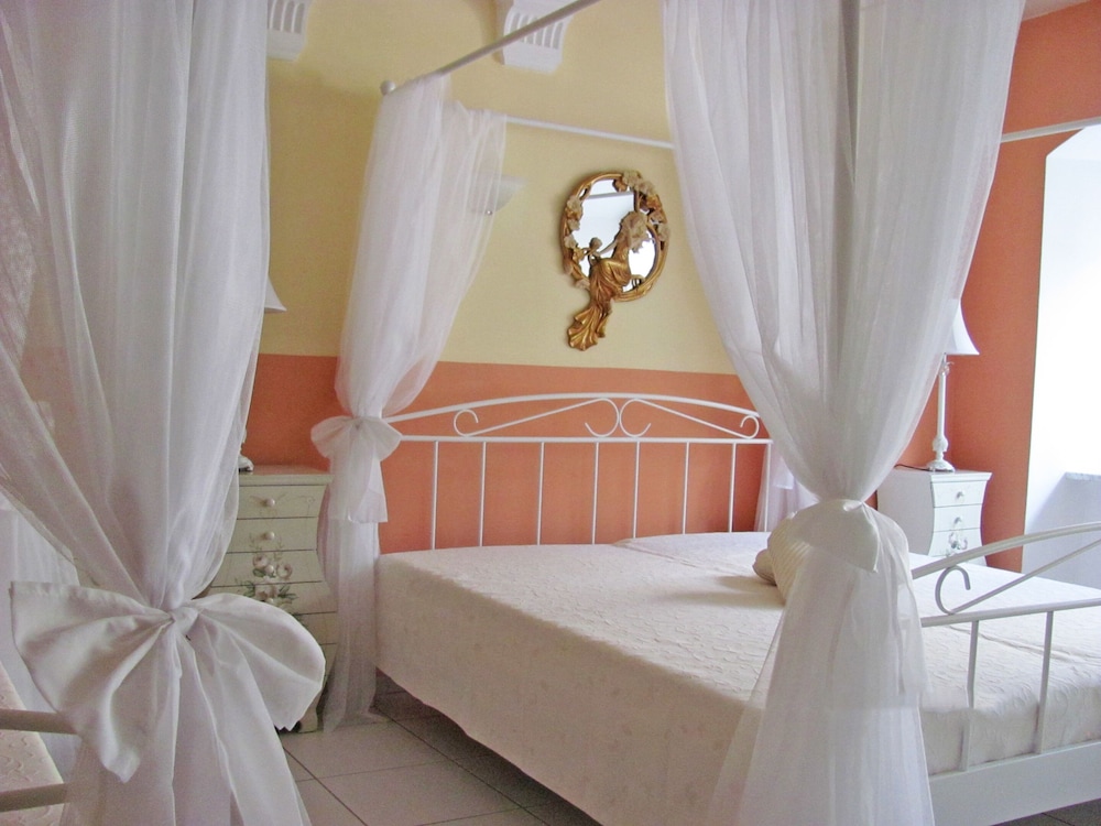 City Apartment, Private Bathroom, City View (8) photo 1