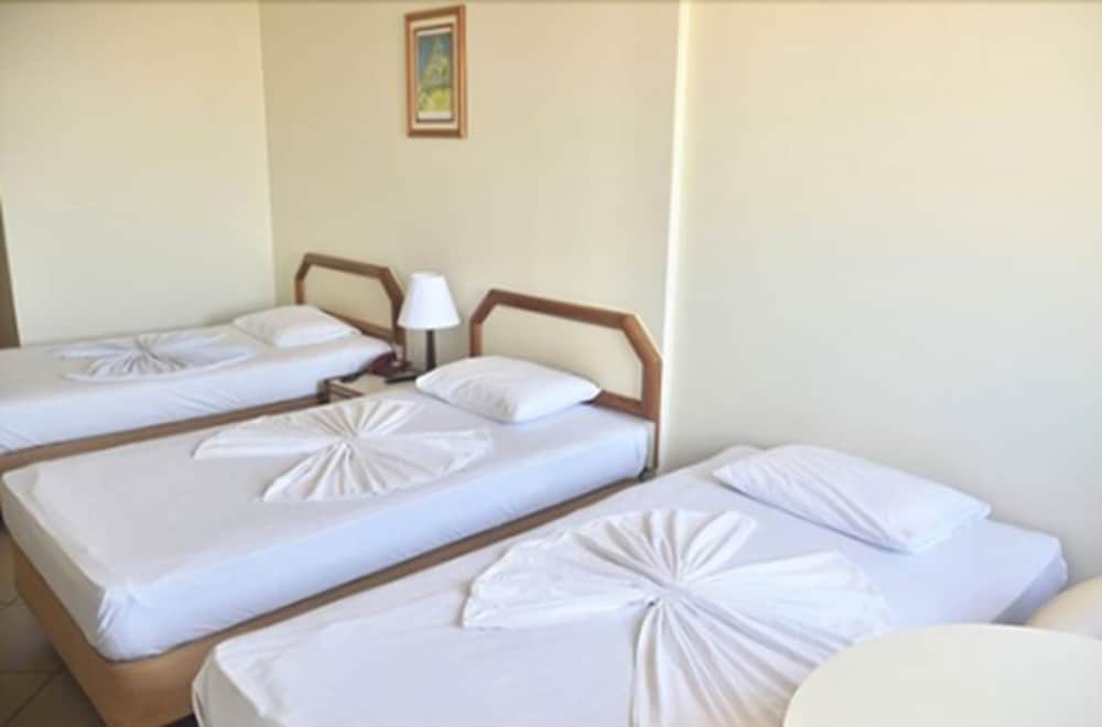 Standard Triple Room, 3 Twin Beds, Non Smoking, Bay View photo 2