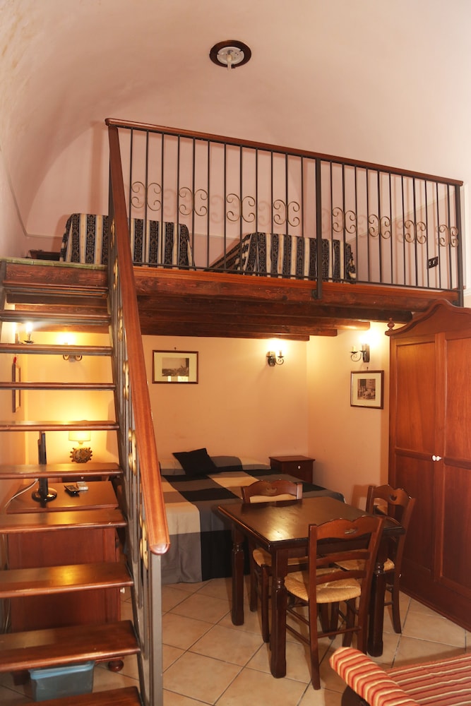 Standard Room, 2 Bedrooms, Non Smoking, Courtyard View
