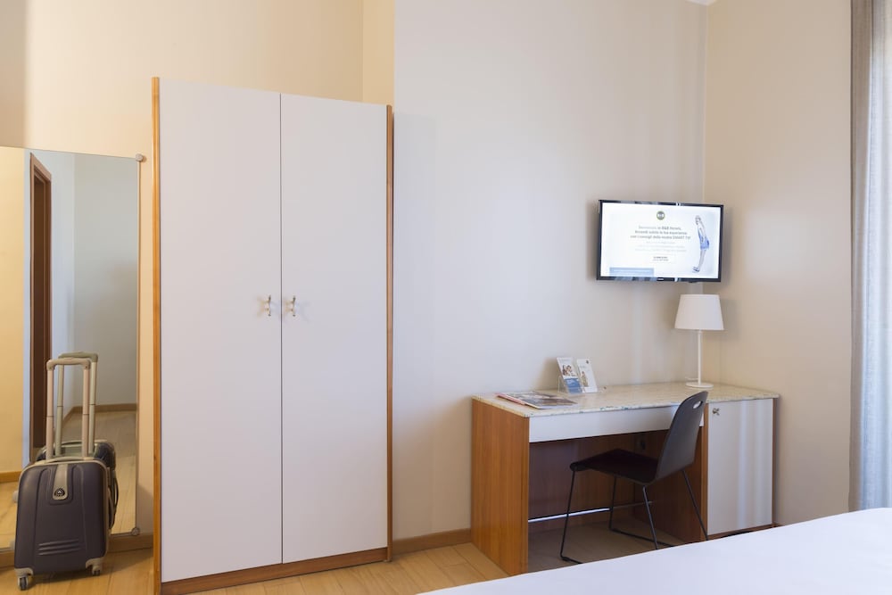 Room, 1 King Bed, Non Smoking, Balcony - Photo 2