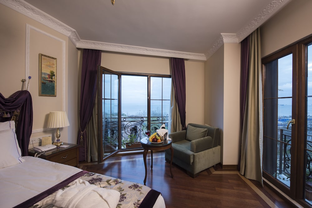 Deluxe Suite, Sea View and Bucoleon Palace View photo 1
