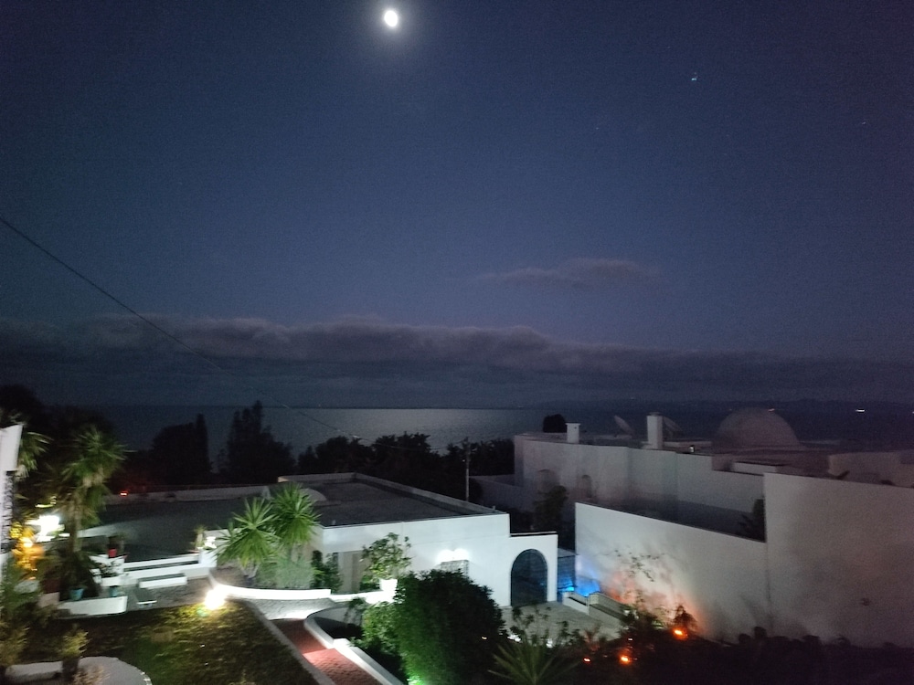 Villa, 5 Bedrooms, Sea View photo 1