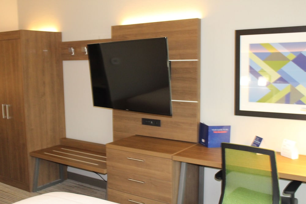 Standard Room, 2 Queen Beds - Photo 12