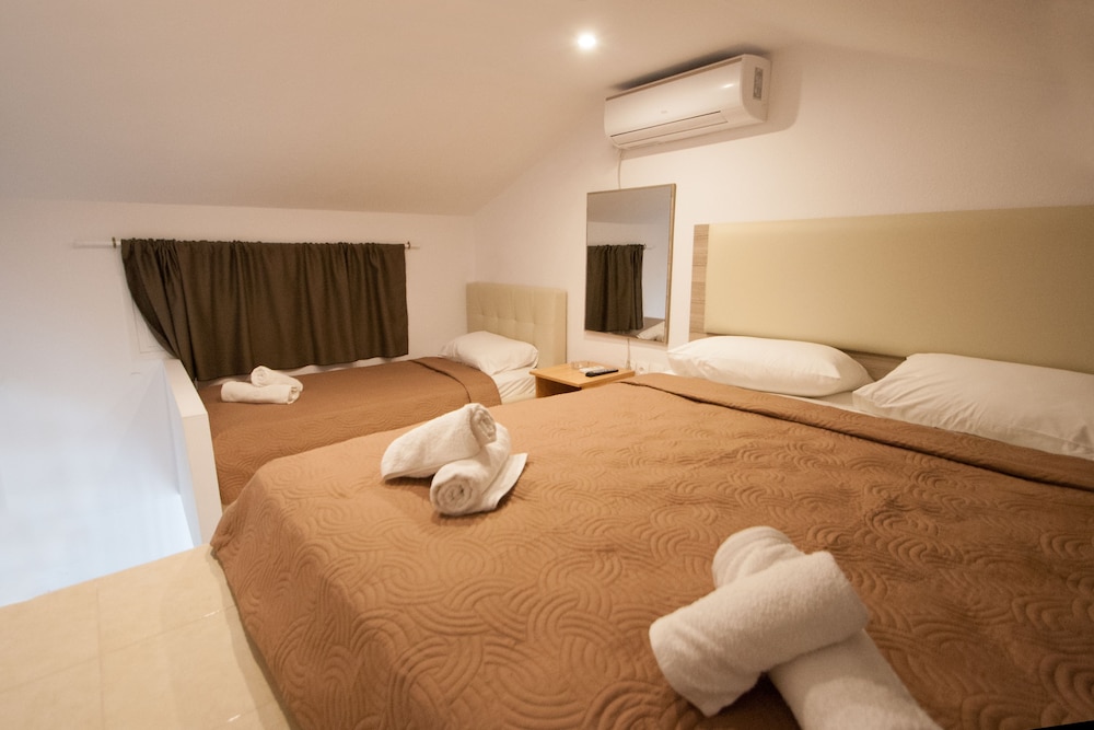 Quintiple Room (Split Level)