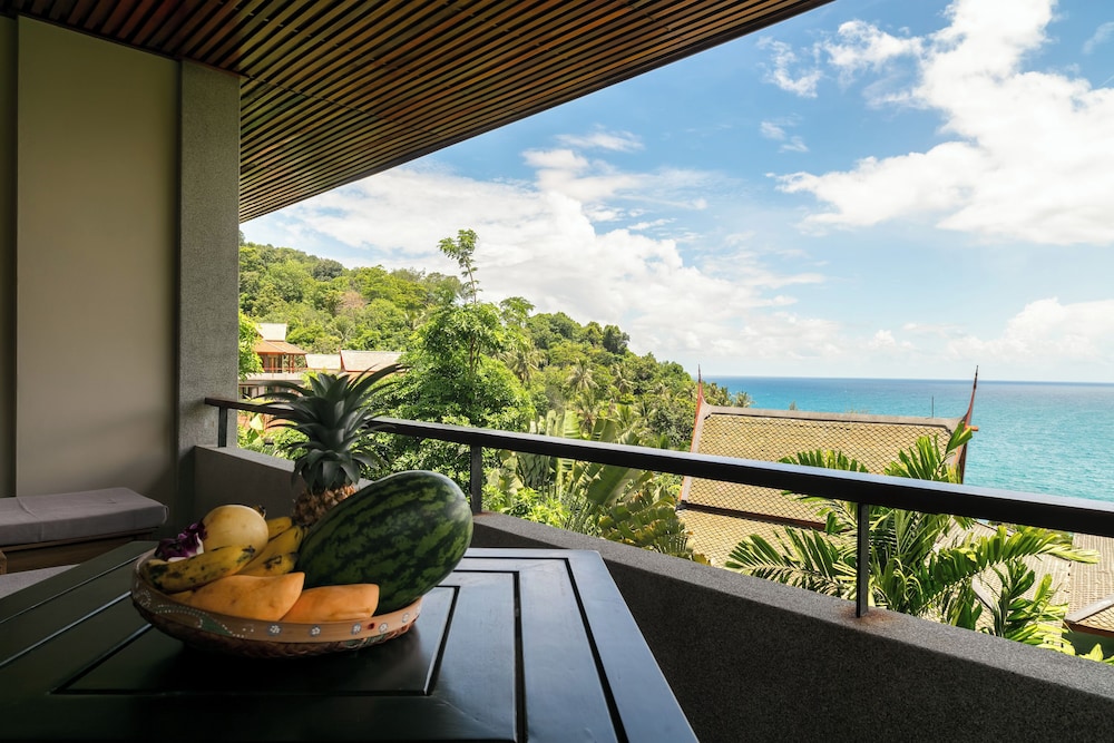 Grand Thai with Natural Ocean View & Spa Bath - Photo 4