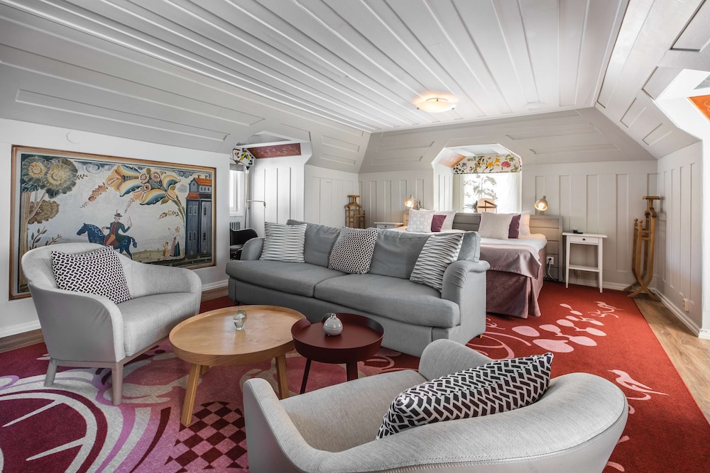 Suite, 2 Twin Beds, Jetted Tub, Sea View (with Sofabed) - Photo 4