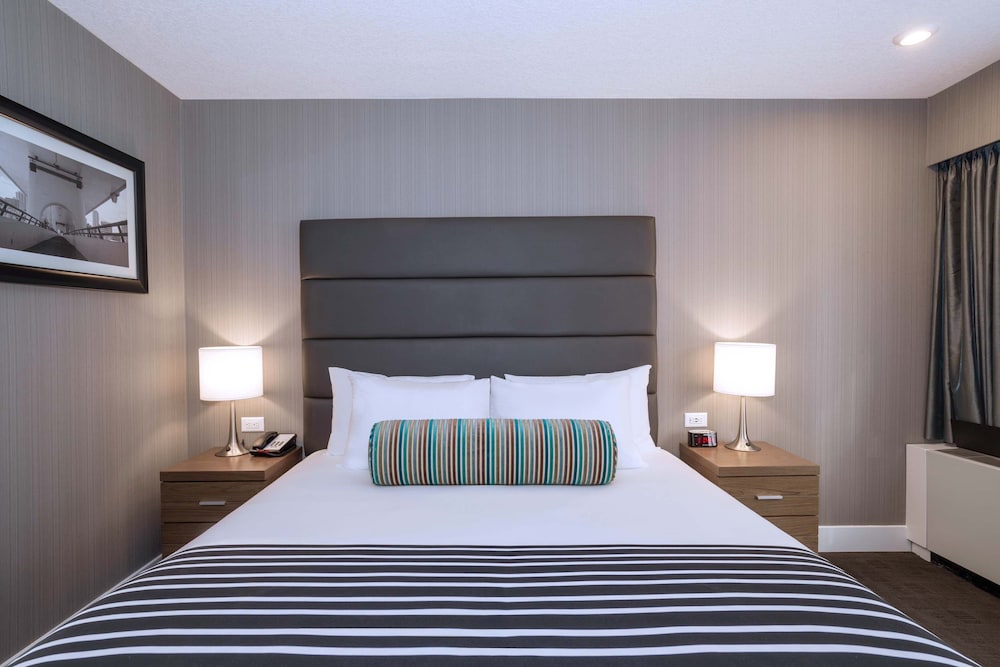 Standard Suite, 1 King Bed with Sofa bed, Kitchenette - Photo 2