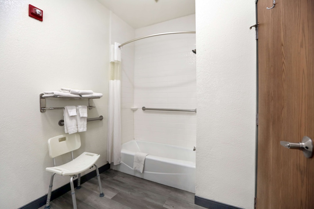 Standard Room, 2 Queen Beds, Accessible, Refrigerator & Microwave - Photo 4