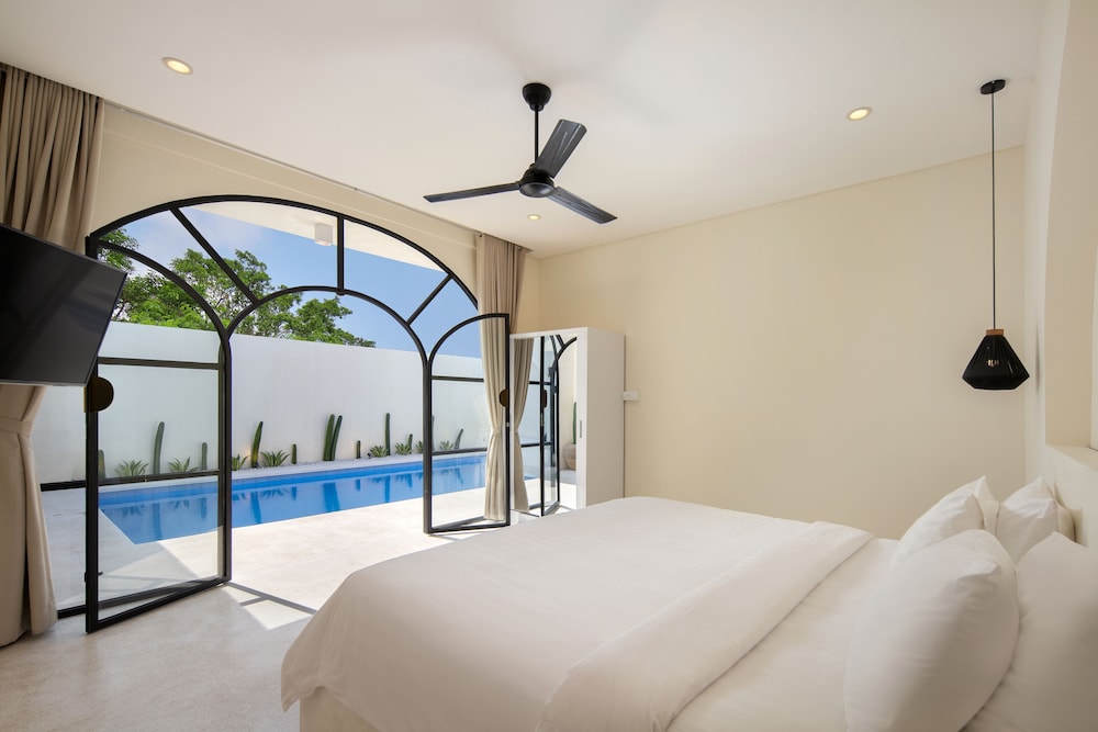 Luxury Villa, 2 Bedrooms, Pool View - Photo 1