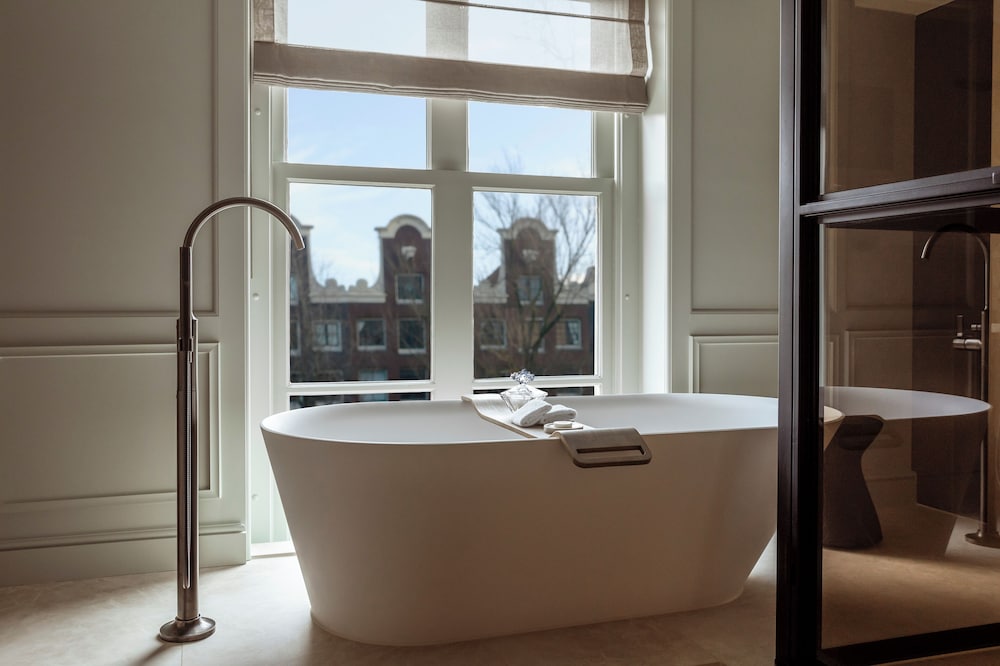 Executive Suite, Canal View