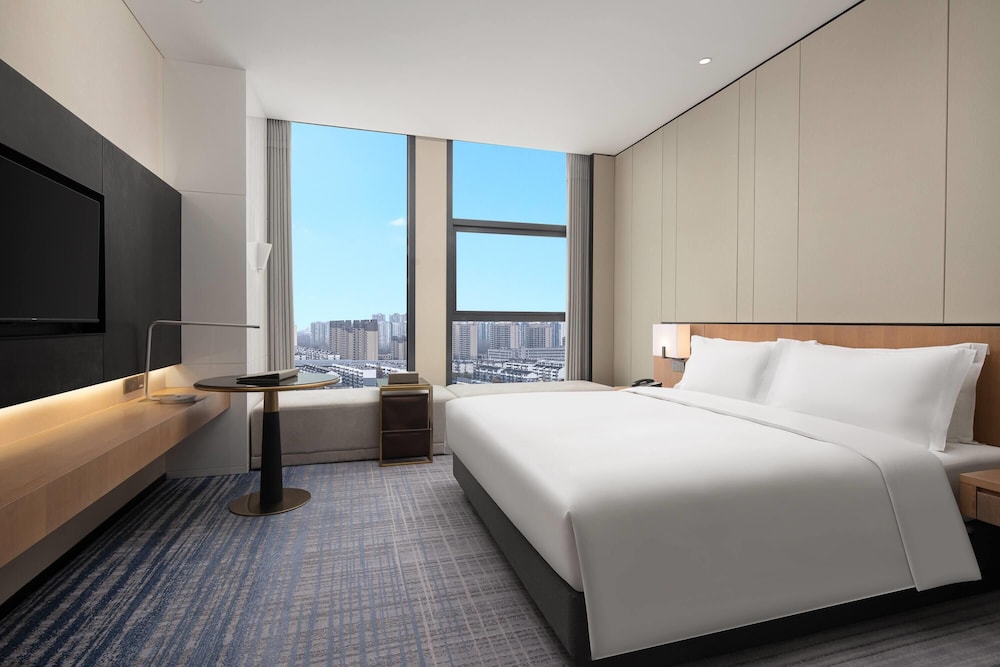 Superior Room, 1 King Bed, Smoking