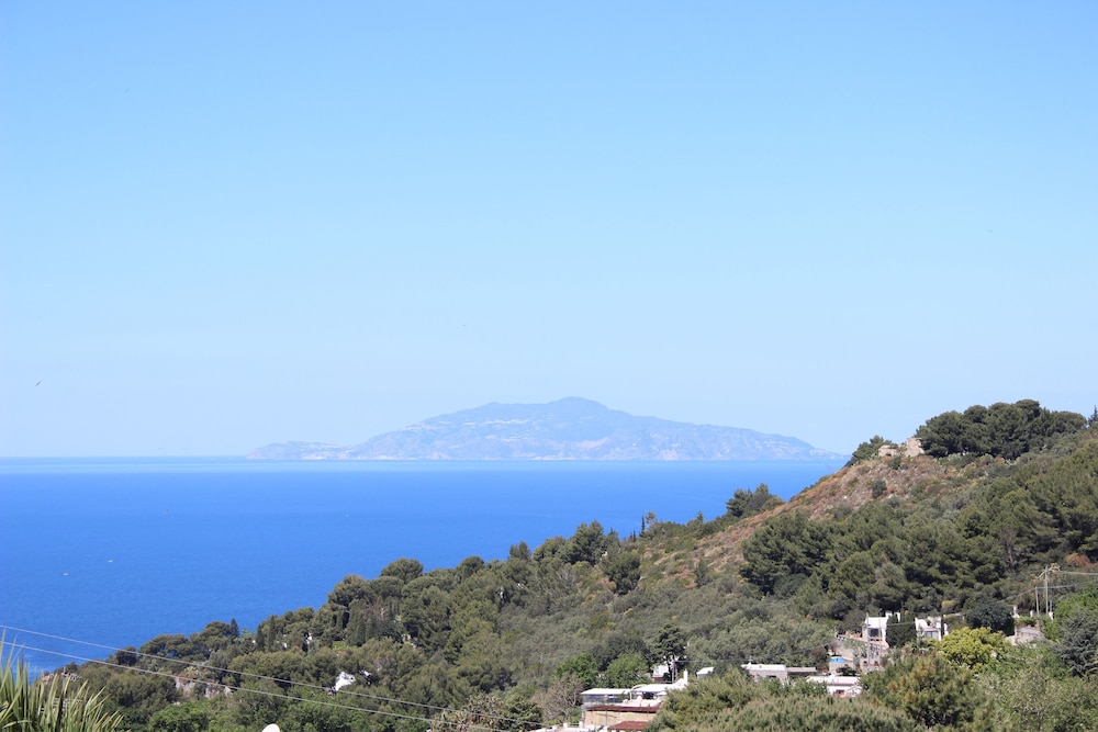 Deluxe Room, Balcony, Sea View - Photo 11