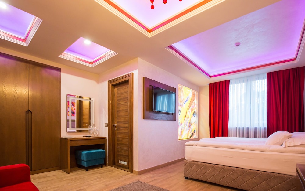 Romantic Studio Suite photo 2