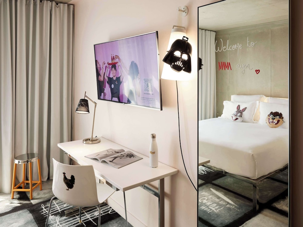 Double Room, 1 Double Bed (Medium Mama) thumbnail 5