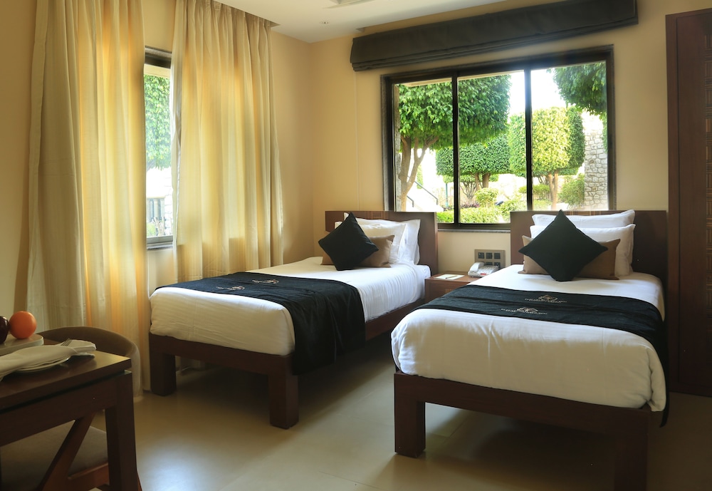 Premium Garden View King Bed - Photo 2