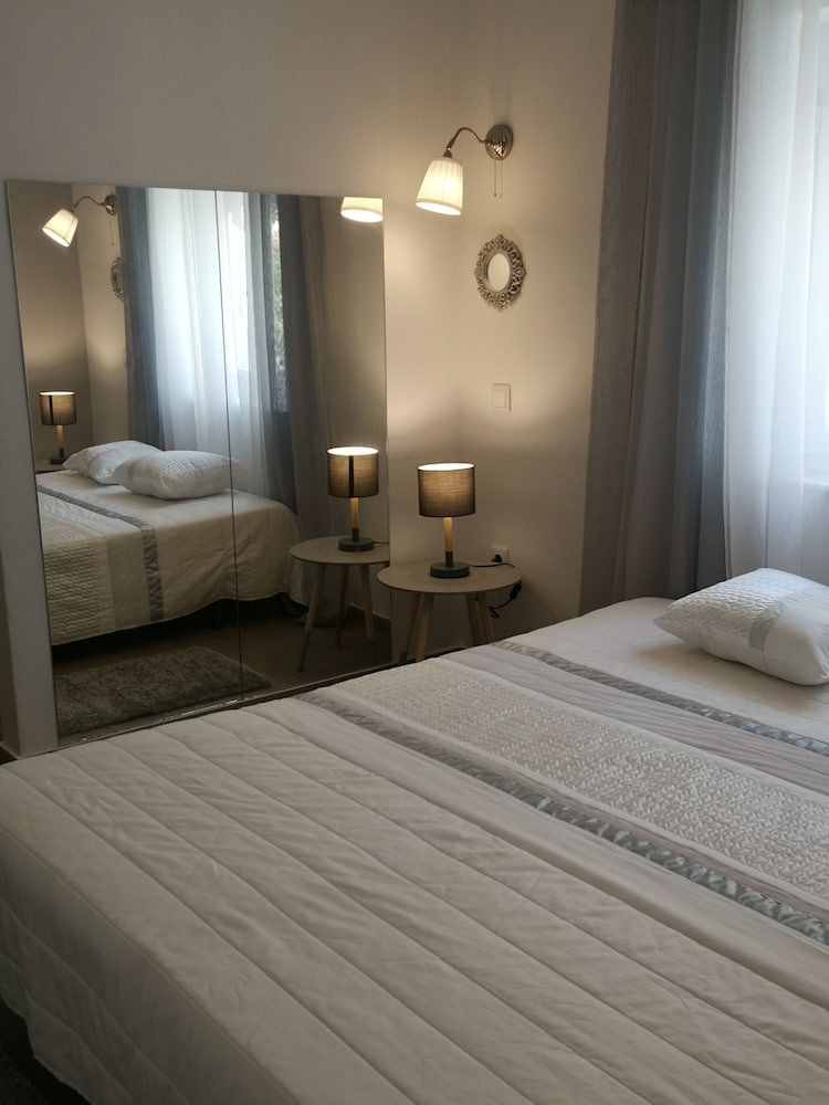 Double or Twin Room, Private Bathroom (Divine) photo 3