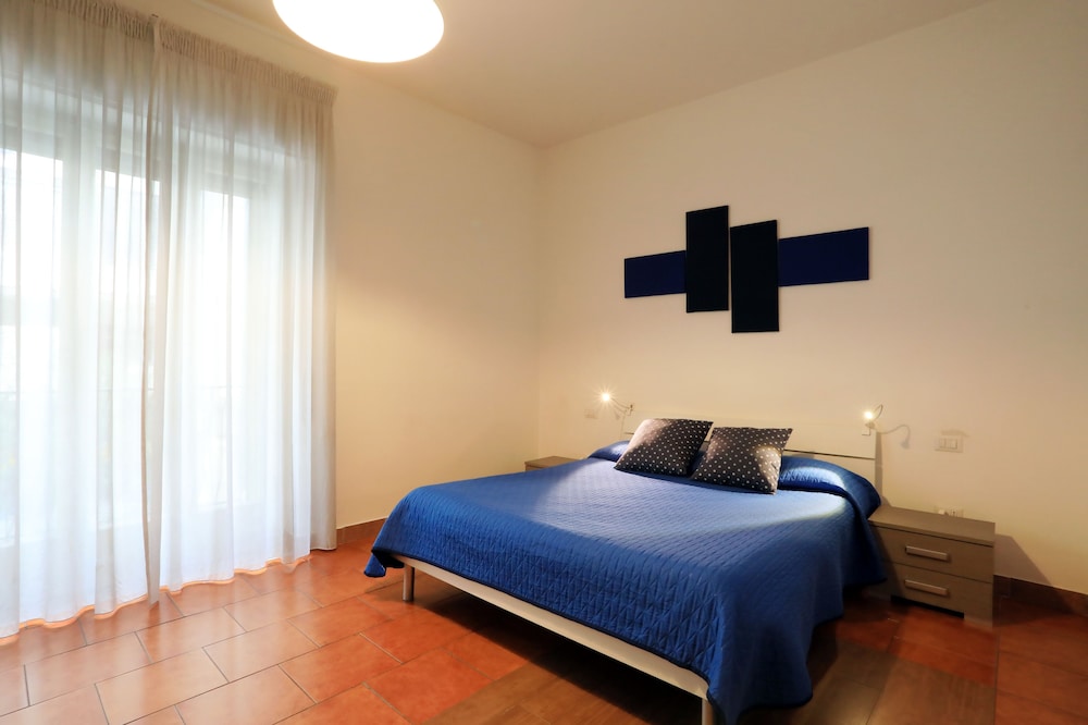 Double Room (Blu)