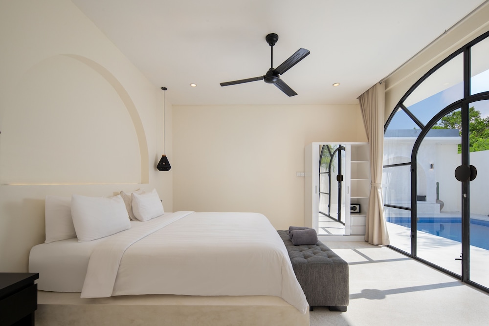 Luxury Villa, 2 Bedrooms, Pool View - Photo 13