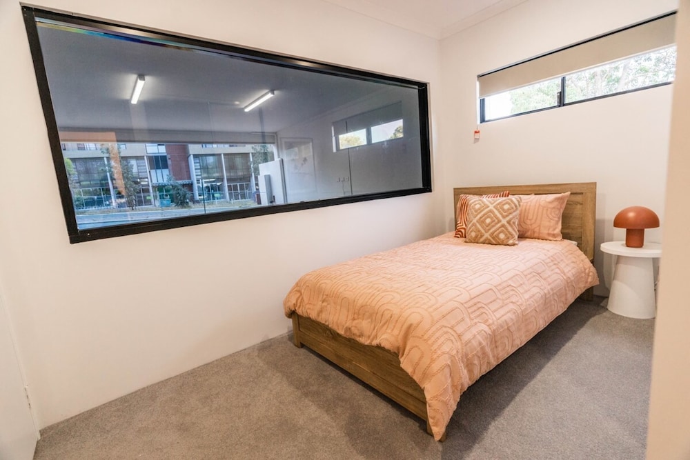 Basic House, Multiple Beds photo 3