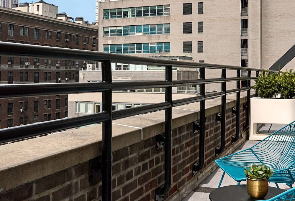 Suite, Balcony (James Renwick) thumbnail 5