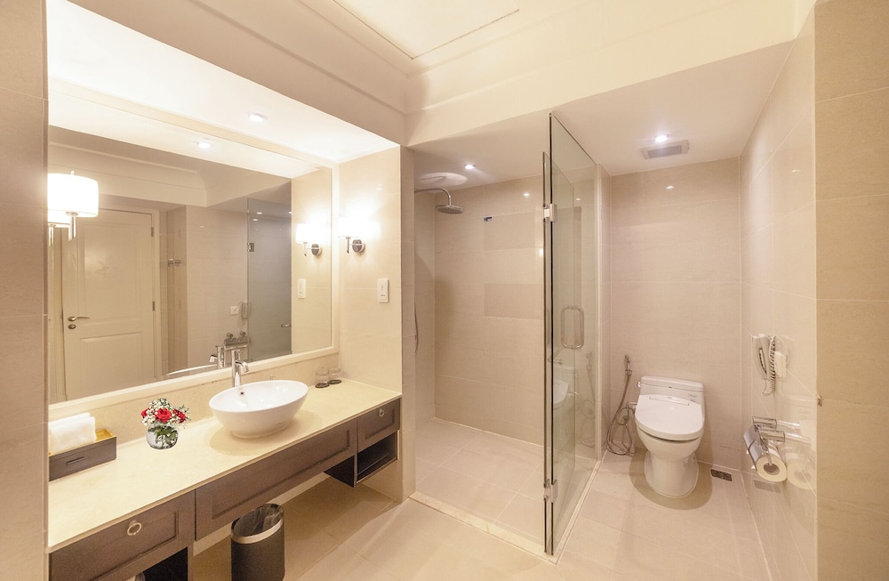 Executive Suite, 1 King Bed - Photo 11