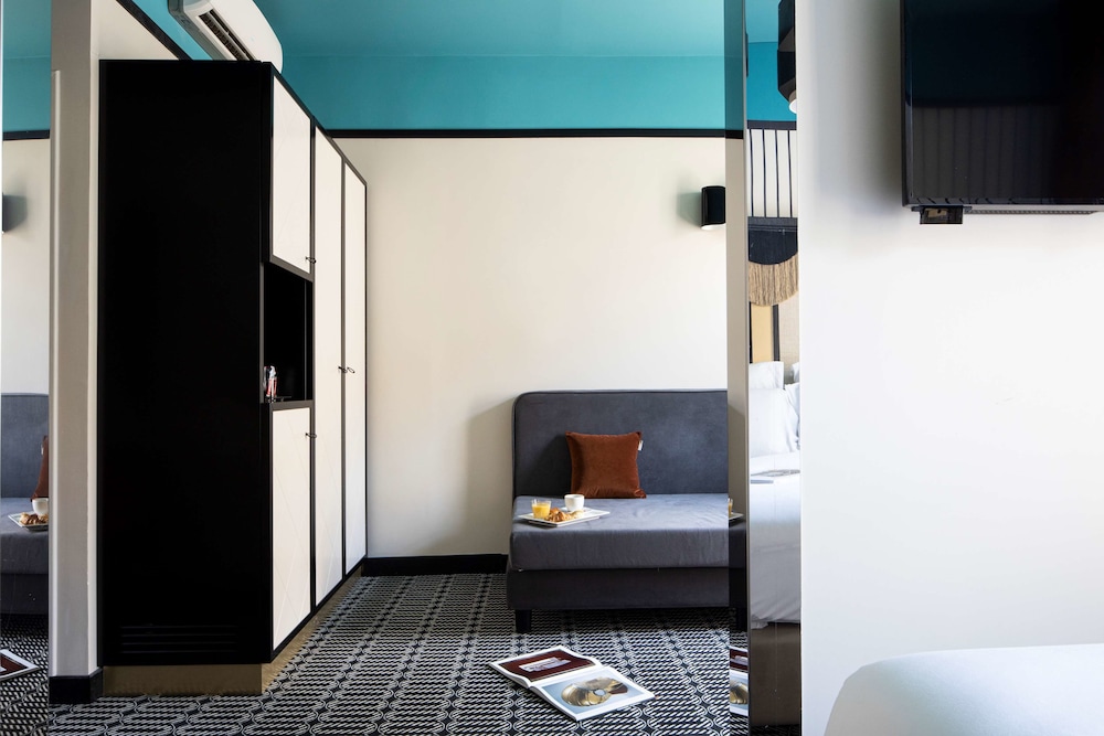 Superior Room, 1 Queen Bed, Non Smoking (with Single Sofabed) - Photo 2