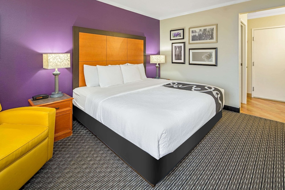 Room, 1 King Bed, Non Smoking - Photo 5