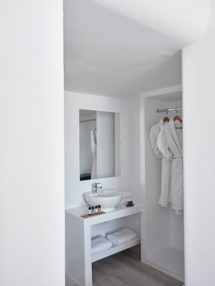 Superior Room, Sea View - Photo 17