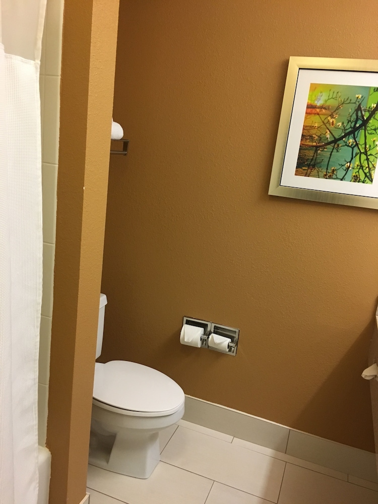 Room, 2 Queen Beds - Photo 8