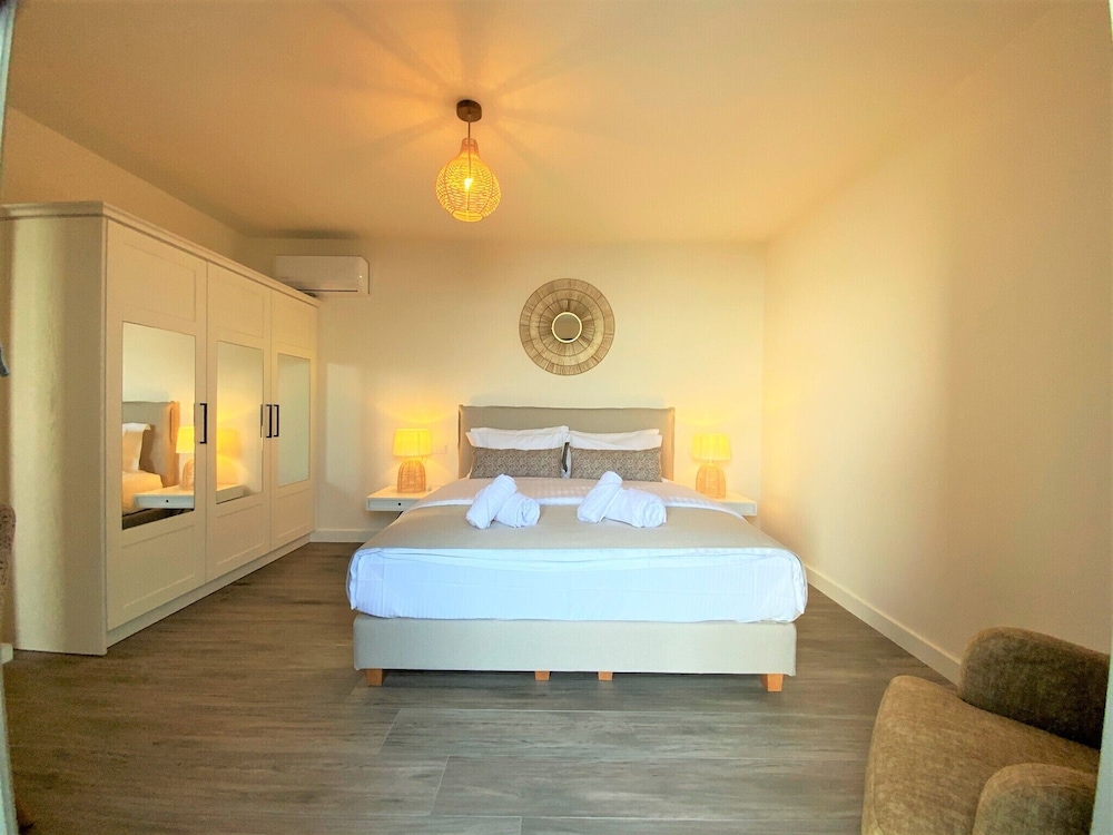 Exclusive Villa, 2 Bedrooms, 2 Bathrooms, Pool View