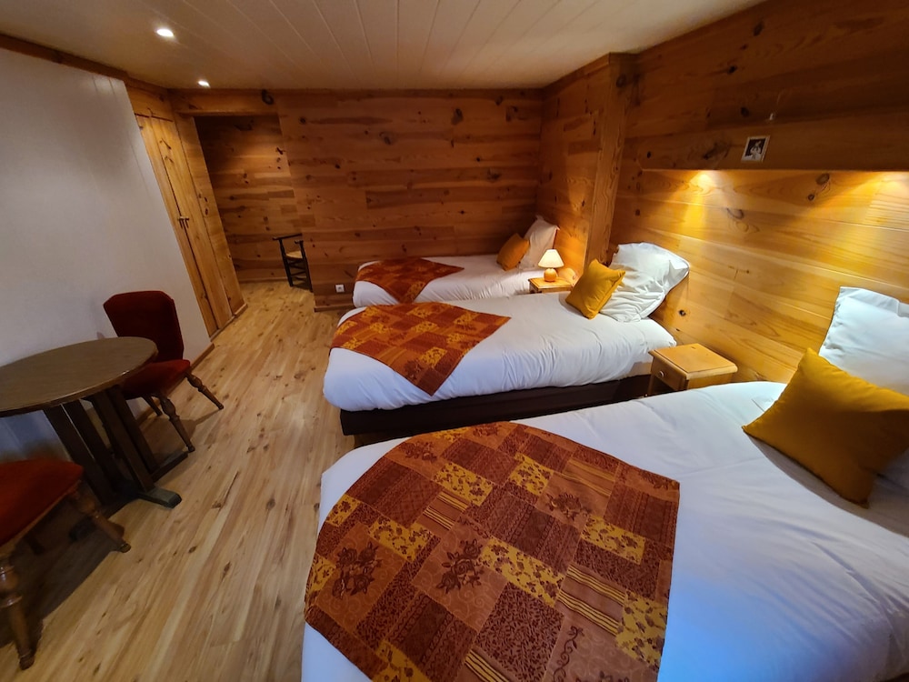 Deluxe Triple Room photo 2